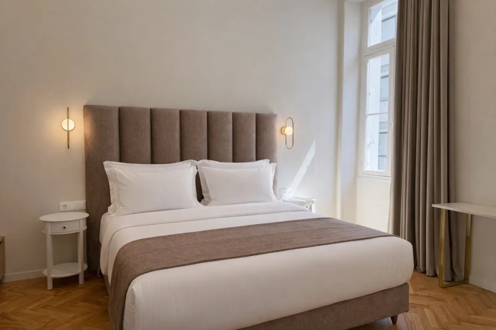Walk-Up Three-Bedroom Flat with Kitchen - Apartments